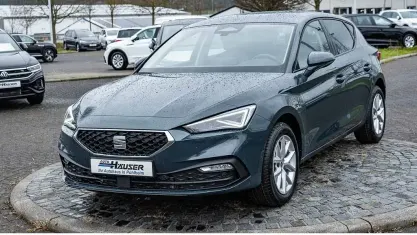 Używany Seat Leon 116 KM (85 kW) 2025 Niebieski Sedan/Limuzyna