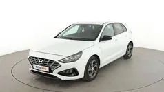 Weiß Gebraucht 2021 Hyundai i30 Intro Edition Limousine | 15.200 € (Guter Preis)