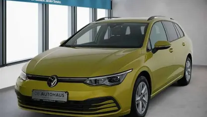 Brugt VW Golf VIII Life 131 HK (96 kW) 2024 Gul Stationcar