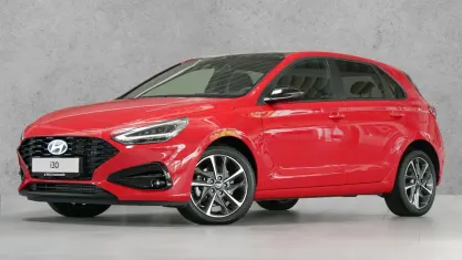 Gebraucht Hyundai i30 Advantage 140 PS (102 kW) 2025 Engine red Limousine