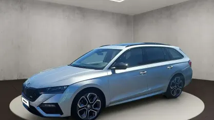 Używany Skoda Octavia RS 200 KM (147 kW) 2023 Srebrny Kombi