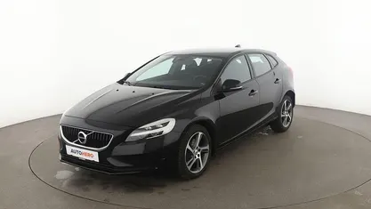 Schwarz Gebraucht 2018 Volvo V40 Momentum Kombi | 14.460 € (Fairer Preis)