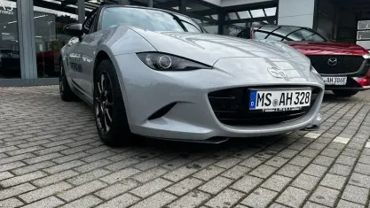 Neu Mazda MX5 Homura-Line 132 PS (97 kW) 2025 Aero grey (grau) Cabrio