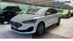 Weiß Neu 2024 Ford Focus Titanium Limousine | 22.477 € (Guter Preis)