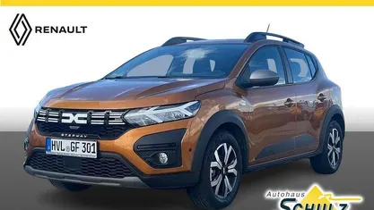 Taklamakanorange metallic Gebraucht 2023 Dacia Sandero Expression Kleinwagen | 15.899 € (Fairer Preis)