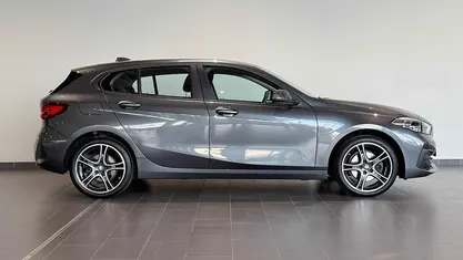 Grau Gebraucht 2021 BMW 118 Advantage Kleinwagen | 18.900 € (Fairer Preis)