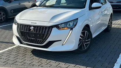 Gebraucht Peugeot 208 Allure 101 PS (74 kW) 2020 Kleinwagen