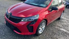 Red flamme Gebraucht 2024 Renault Clio V Evolution Kleinwagen | 15.850 € (Guter Preis)