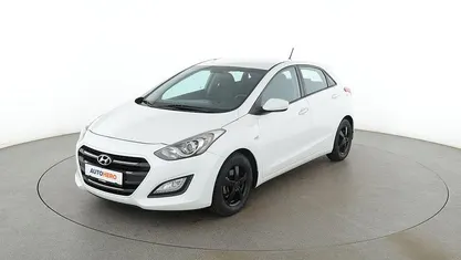 Używany Hyundai i30 Classic 101 KM (74 kW) 2015 Biały Sedan/Limuzyna