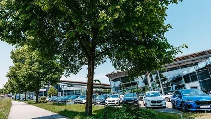 Blau Gebraucht 2025 BMW X1 Comfort Edition SUV | 51.850 € (Fairer Preis)