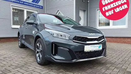 Grau Gebraucht 2024 Kia XCeed Vision SUV | 22.490 € (Guter Preis)