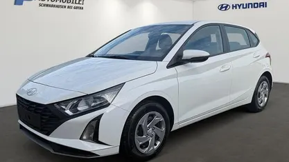 Gebraucht Hyundai i20 79 PS (58 kW) 2024 Atlas white Kleinwagen
