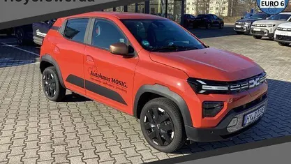 Gebraucht Dacia Spring Extreme 47 kW (65 PS) 2024 Rot schwarz Kleinwagen