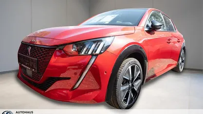 Rot Gebraucht 2023 Peugeot e-208 GT Kleinwagen | 20.490 € (Fairer Preis)