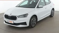 Weiß Gebraucht 2022 Skoda Fabia Tour Limousine | 16.250 € (Fairer Preis)