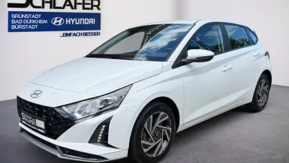 Gebraucht Hyundai i20 Trend 101 PS (74 kW) 2025 Atlas white / sol Kleinwagen