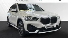 Mineralweiß metallic Gebraucht 2022 BMW X1 Sport Line SUV | 30.890 € (Fairer Preis)