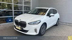 Weiß Gebraucht 2024 BMW 218 Active Tourer Luxury Line Van / Kleinbus | 30.490 € (Superpreis)