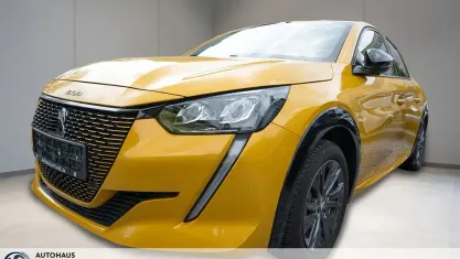 Gebraucht Peugeot e-208 Allure 100 kW (136 PS) 2022 Gelb Kleinwagen