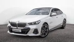 Mineralweiss Gebraucht 2024 BMW 520 M Sport Limousine | 51.850 € (Fairer Preis)
