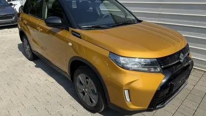Neu Suzuki Vitara Comfort 110 PS (80 kW) 2026 Solar yellow pearl metallic / cosmic black pearl metallic SUV