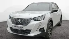 Weiss Gebraucht 2021 Peugeot e-2008 GT SUV | 18.490 € (Fairer Preis)