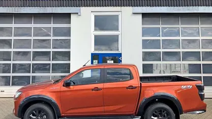 Valencia orange Neu 2025 Isuzu D-Max Abholung | 51.039 € (Fairer Preis)
