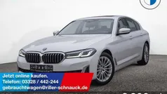 Weiß Gebraucht 2020 BMW 520 Luxury Line Limousine | 32.950 € (Fairer Preis)