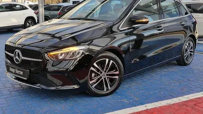 Gebraucht Mercedes B180 Progressive 136 PS (100 kW) 2025 Unilack nachtschwarz Van / Kleinbus