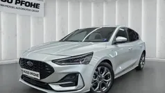 Moondust silver metallic Gebraucht 2024 Ford Focus ST-Line X Limousine | 26.340 € (Fairer Preis)