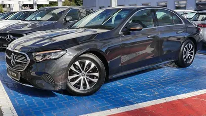 Gebraucht Mercedes E200 Advanced 204 PS (150 kW) 2024 Metalliclack graphitgrau Limousine
