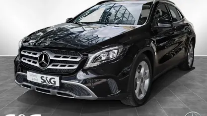 Gebraucht Mercedes GLA180 122 PS (89 kW) 2019 Metalliclack kosmosschwarz SUV