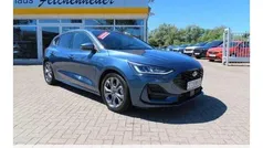 Chromablau Gebraucht 2024 Ford Focus ST-Line X Limousine | 20.990 € (Fairer Preis)