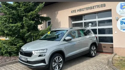 Neu Skoda Karoq Selection 150 PS (110 kW) 2026 5x graphite grau metallic SUV