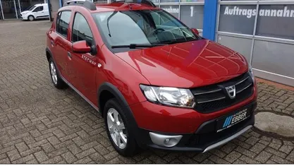 Rot Gebraucht 2016 Dacia Sandero Prestige Limousine | 8.281 € (Fairer Preis)