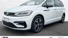 Weiß Gebraucht 2023 VW Touran Highline Van / Kleinbus | 32.900 € (Fairer Preis)