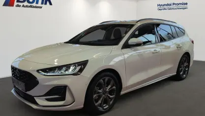 Gebraucht Ford Focus ST-Line 125 PS (91 kW) 2023 Frozen white (pn3gz) Kombi