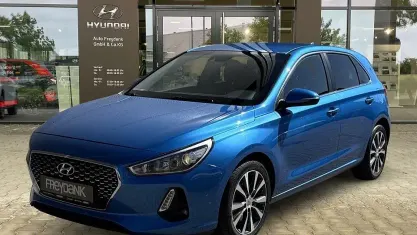 Gebraucht Hyundai i30 Style 120 PS (88 kW) 2018 Ara blue Limousine