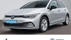Silber Gebraucht 2022 VW Golf VIII Life Limousine | 21.980 € (Fairer Preis)