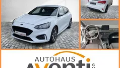 Weiß Gebraucht 2019 Ford Focus ST-Line Limousine | 16.909 € (Fairer Preis)