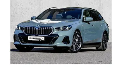 Usata BMW 550e M Sport 489 CV (359 kW) 2025 Verde Station wagon