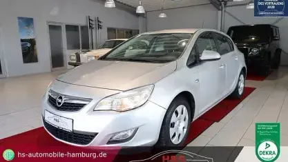 Używany Opel Astra Edition 116 KM (85 kW) 2010 Srebrny Kombi