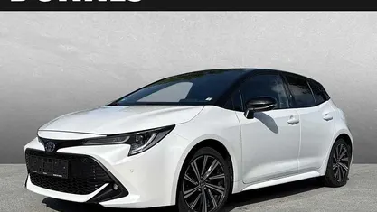 Weiß (platinum white pearl) Gebraucht 2022 Toyota Corolla Hybrid Team Limousine | 24.225 € (Fairer Preis)