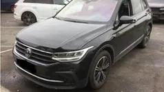 Schwarz Gebraucht 2021 VW Tiguan Active SUV | 29.912 € (Fairer Preis)