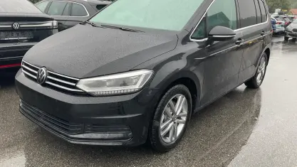 Neu VW Touran Comfortline 150 PS (110 kW) 2026 Grenadillschwarz metallic Van / Kleinbus