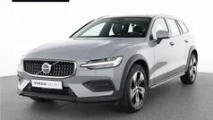 Vapour grey / Gebraucht 2023 Volvo V60 CC Plus Kombi | 38.550 € (Fairer Preis)