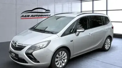 Używany Opel Zafira Tourer Edition 140 KM (102 kW) 2012 Srebrny Minivan