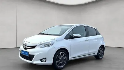 Gebraucht Toyota Yaris Trend 69 PS (50 kW) 2013 Weiß Kleinwagen