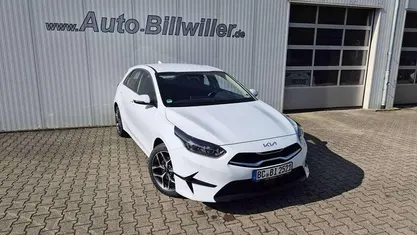 Carraraweiß Gebraucht 2025 Kia Ceed Spirit Kleinwagen | 25.990 € (Fairer Preis)