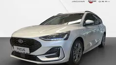 Moondust silver Gebraucht 2024 Ford Focus ST-Line Kombi | 28.450 € (Fairer Preis)